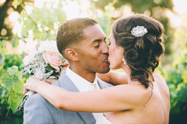 pink-and-grey-vineyard-wedding-under-15k