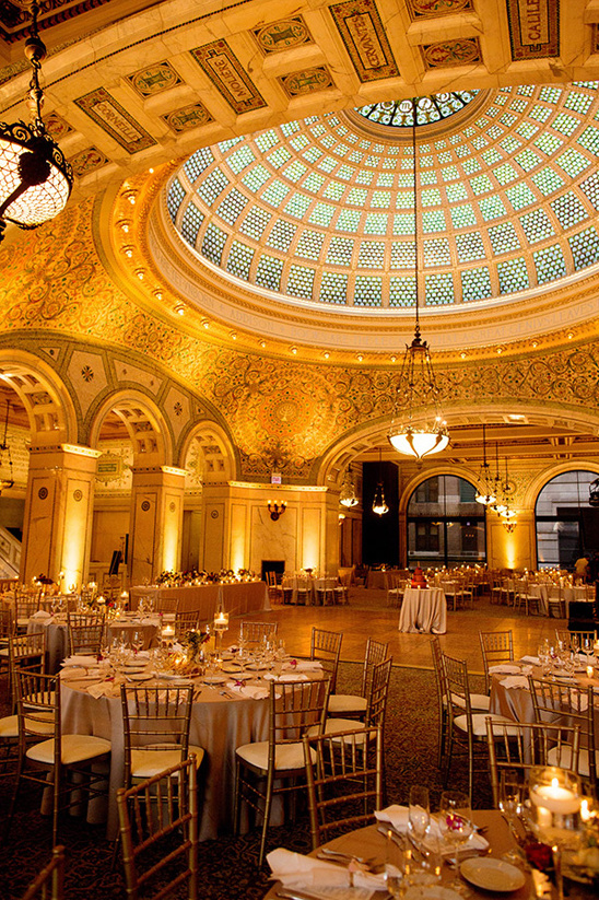 glamorous dining hall reception at the Chicago Cultural Center
