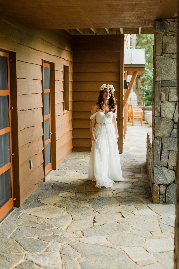 rustic-venue-meets-gold-details-in