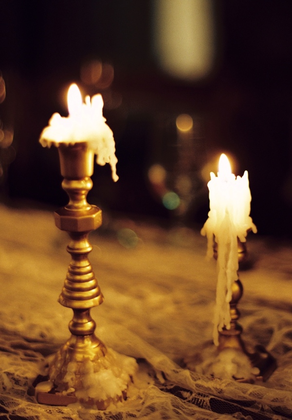 rustic-venue-meets-gold-details-in
