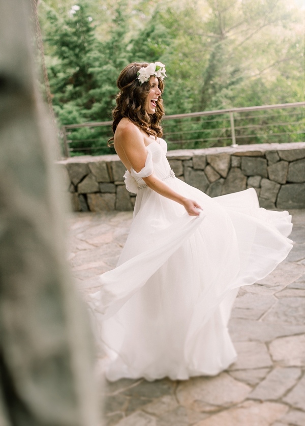 rustic-venue-meets-gold-details-in