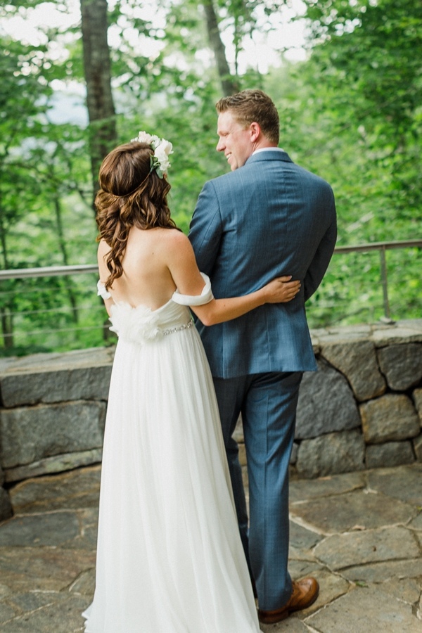 rustic-venue-meets-gold-details-in