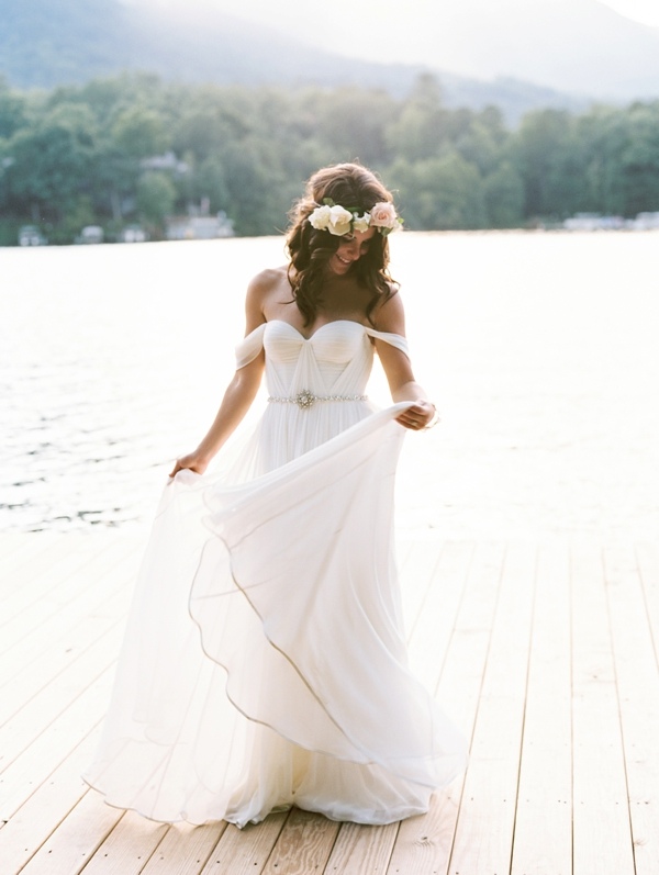 rustic-venue-meets-gold-details-in