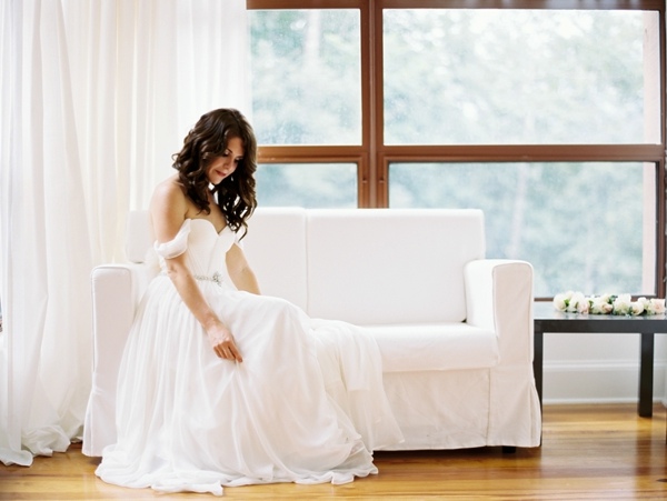 rustic-venue-meets-gold-details-in