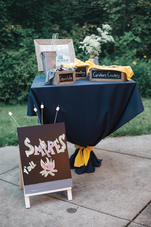 thrifted-yellow-and-navy-wedding