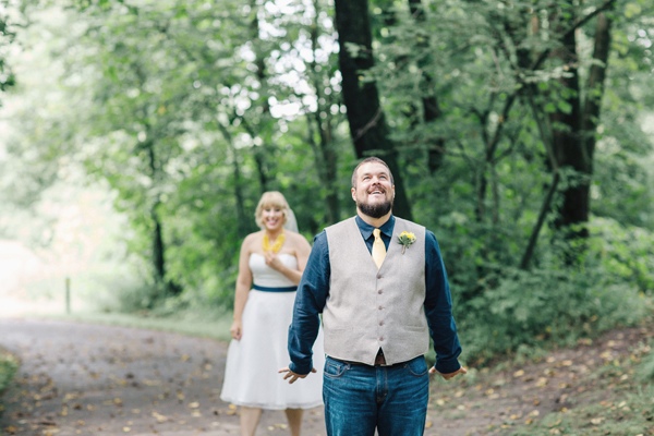 thrifted-yellow-and-navy-wedding