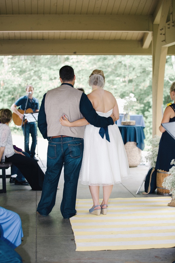 thrifted-yellow-and-navy-wedding