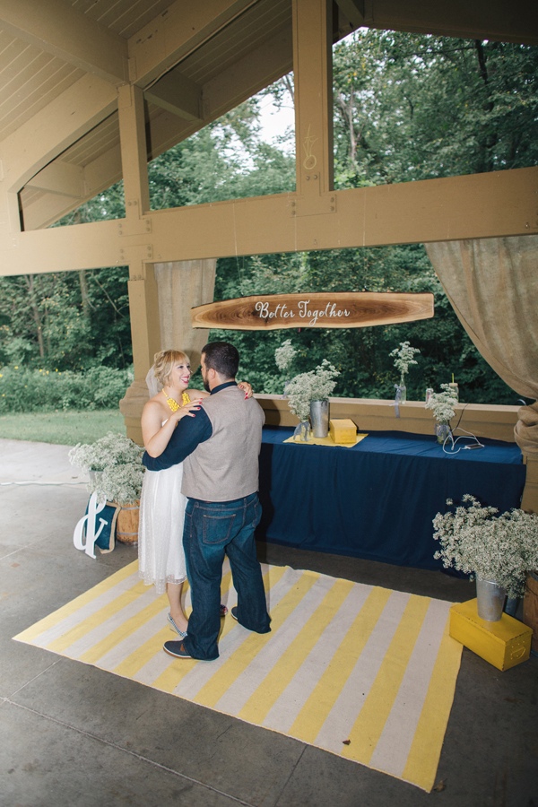 thrifted-yellow-and-navy-wedding