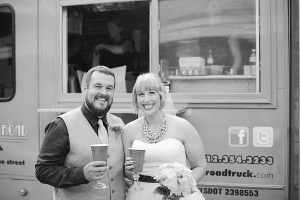thrifted-yellow-and-navy-wedding