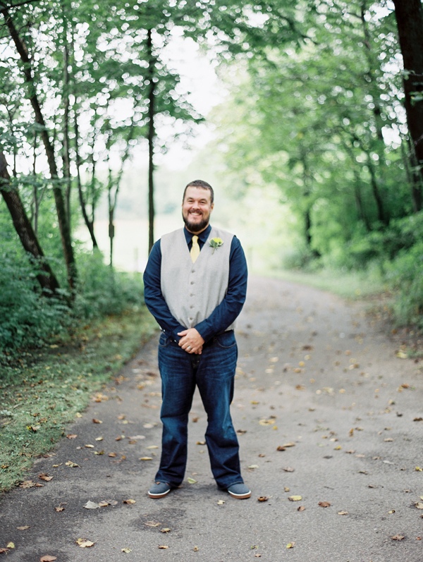 thrifted-yellow-and-navy-wedding