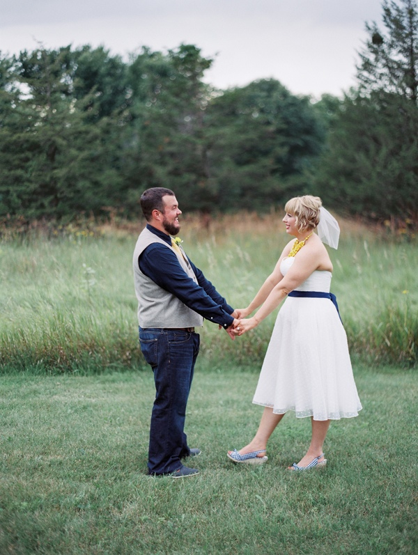 thrifted-yellow-and-navy-wedding