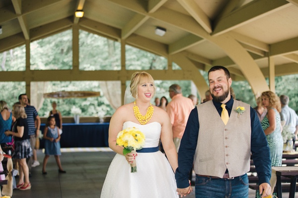 thrifted-yellow-and-navy-wedding