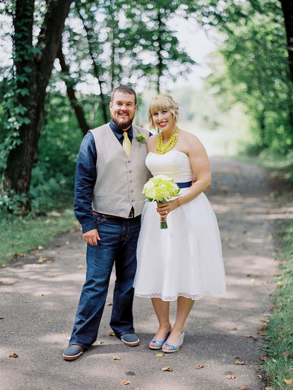 thrifted-yellow-and-navy-wedding