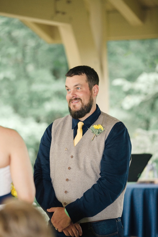 thrifted-yellow-and-navy-wedding