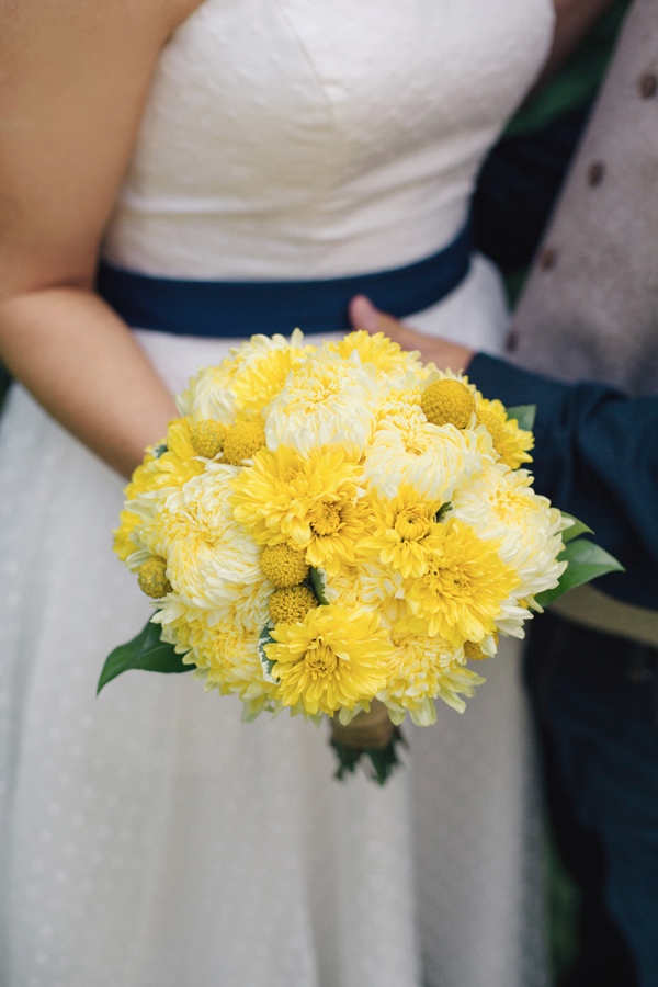 thrifted-yellow-and-navy-wedding