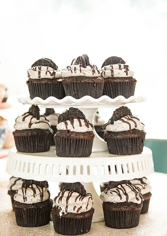 Delicious chocolate cupcakes with Oreo cookies and frosting