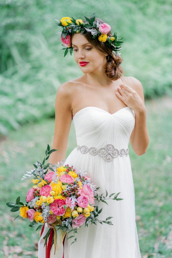 forest-wedding-filled-with-color