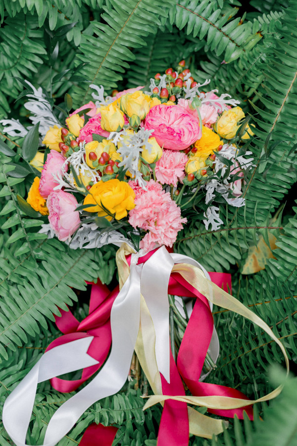 forest-wedding-filled-with-color