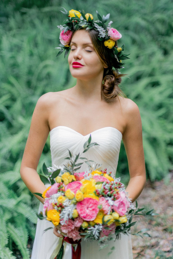 forest-wedding-filled-with-color