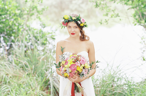 forest-wedding-filled-with-color