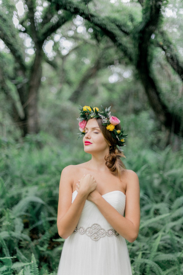 forest-wedding-filled-with-color