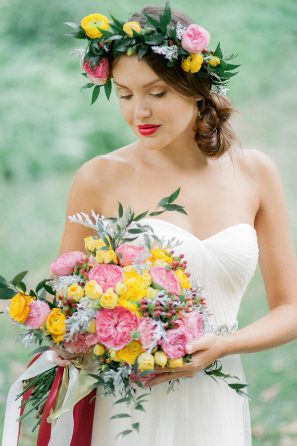 forest-wedding-filled-with-color