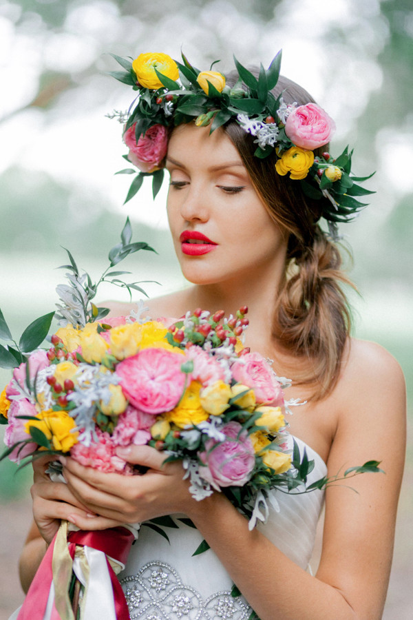 forest-wedding-filled-with-color