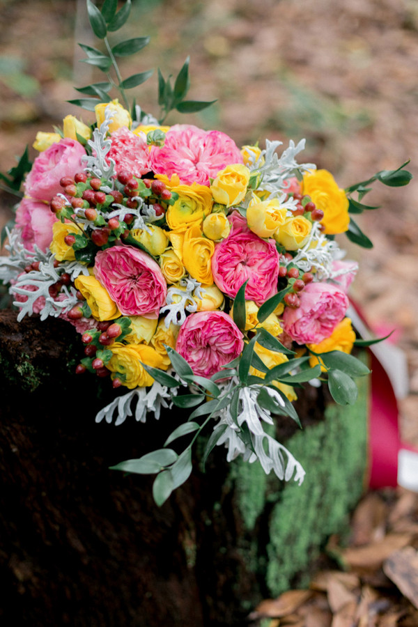forest-wedding-filled-with-color