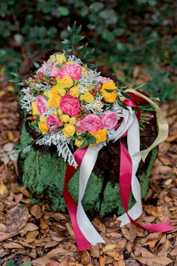 forest-wedding-filled-with-color