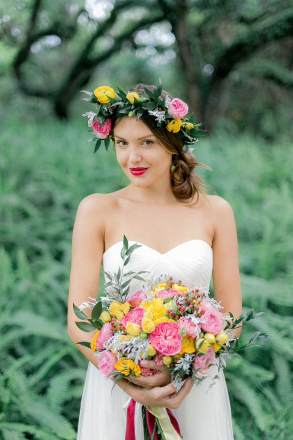 forest-wedding-filled-with-color