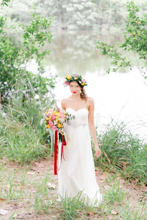 forest-wedding-filled-with-color