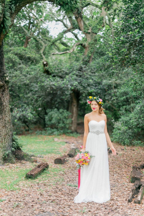 forest-wedding-filled-with-color
