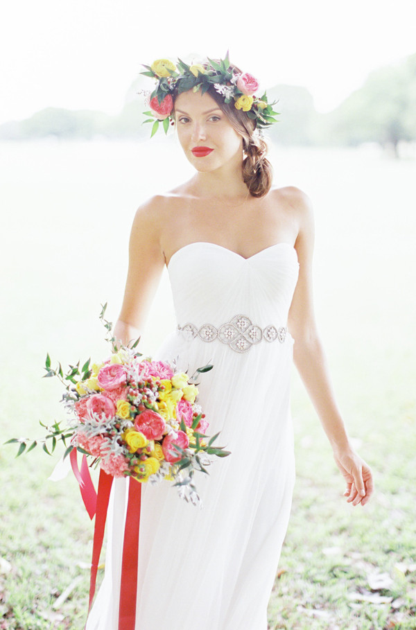 forest-wedding-filled-with-color