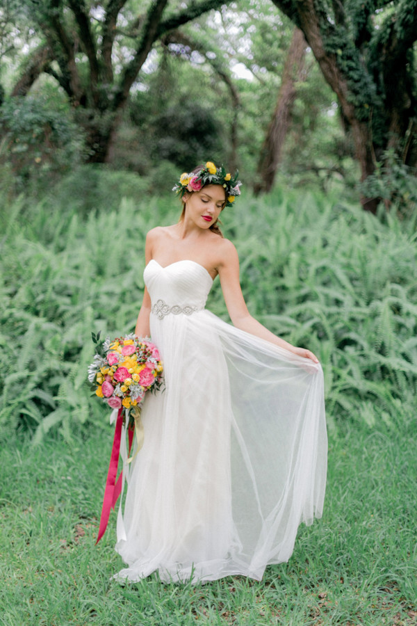 forest-wedding-filled-with-color