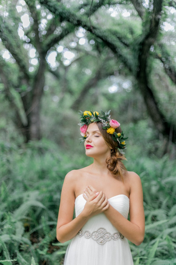 forest-wedding-filled-with-color