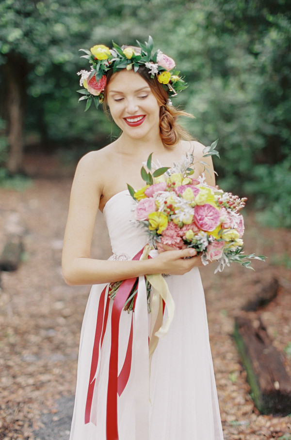 forest-wedding-filled-with-color