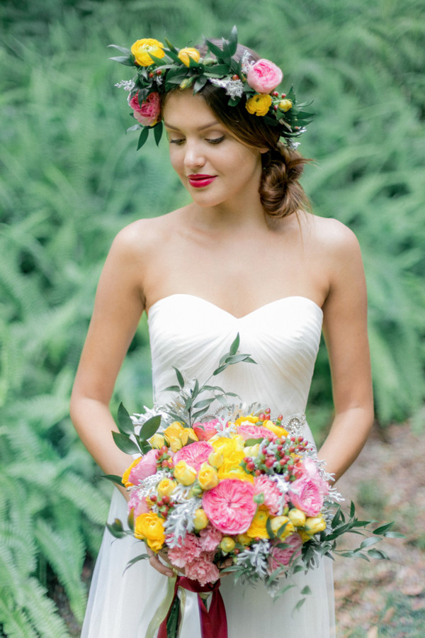 forest-wedding-filled-with-color