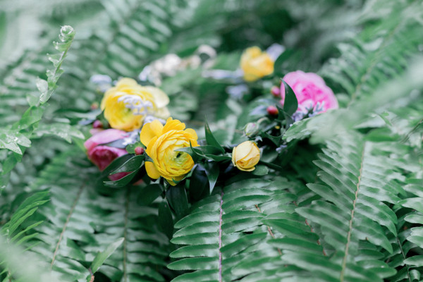 forest-wedding-filled-with-color