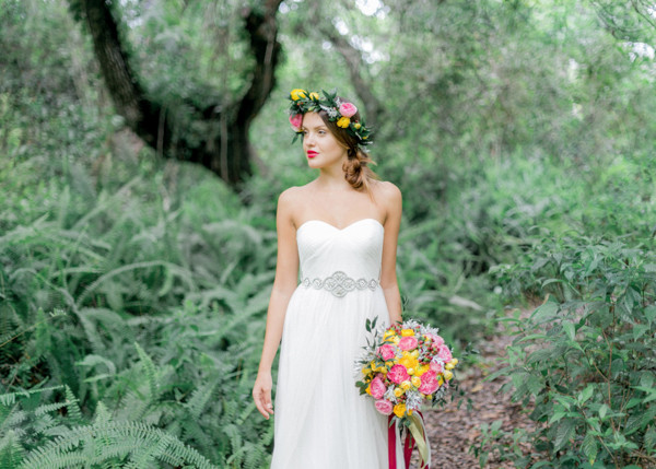 forest-wedding-filled-with-color