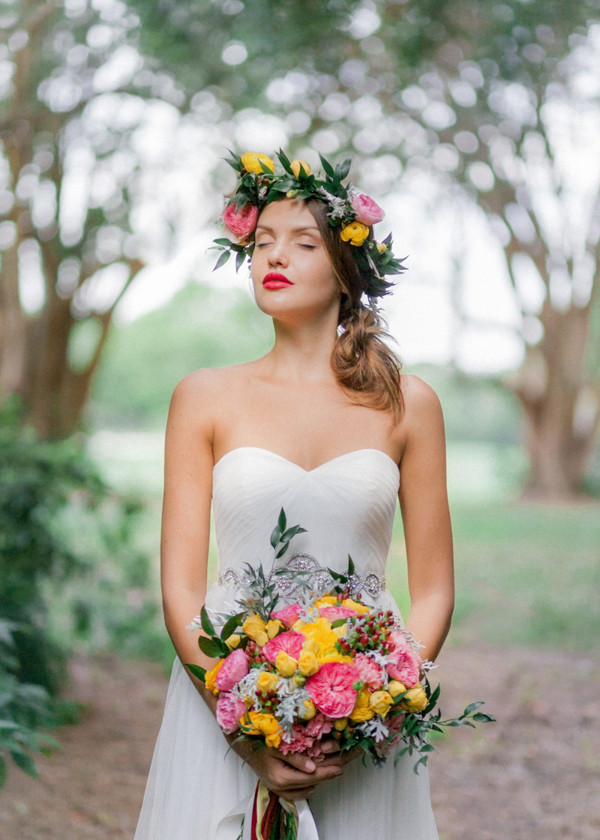 forest-wedding-filled-with-color