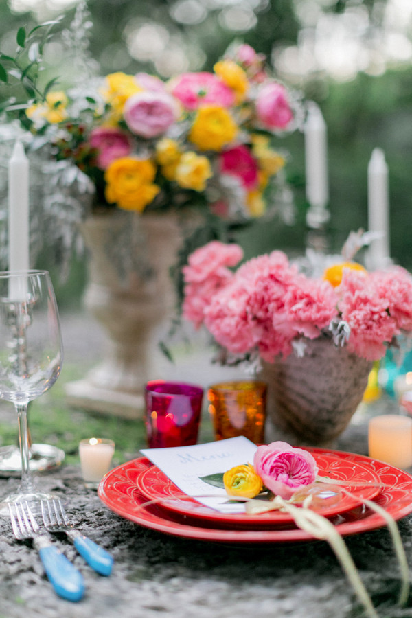 forest-wedding-filled-with-color