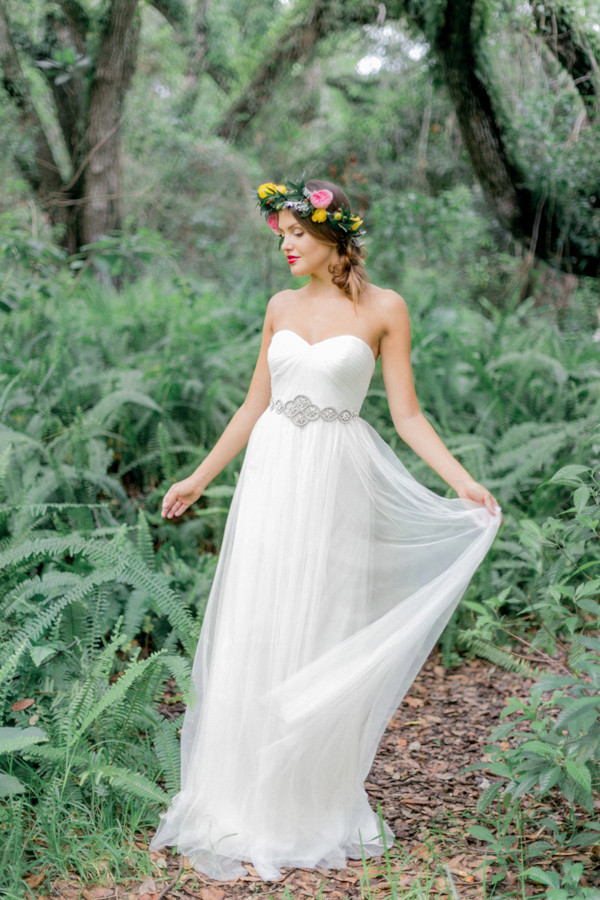 forest-wedding-filled-with-color