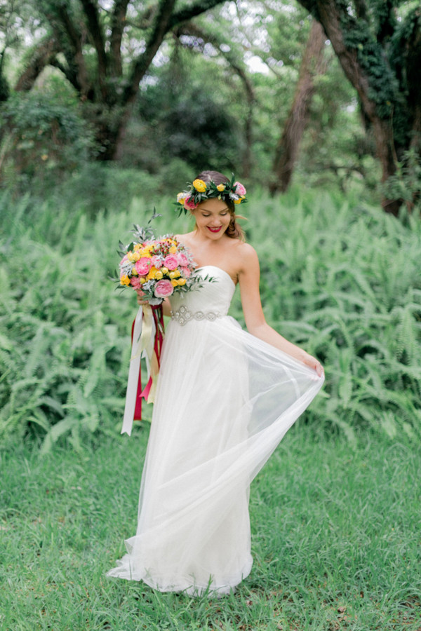 forest-wedding-filled-with-color