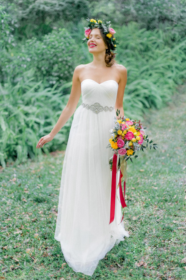 forest-wedding-filled-with-color