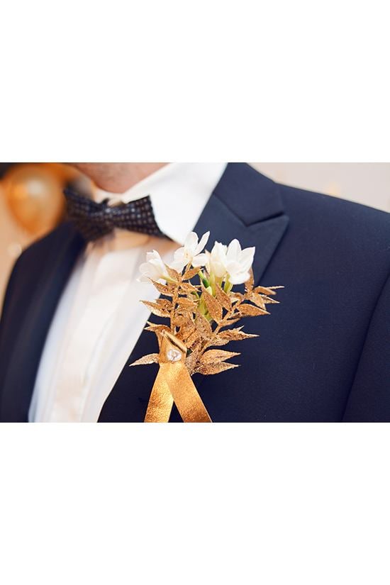 gold-and-black-wedding-ideas-for-new-years-eve