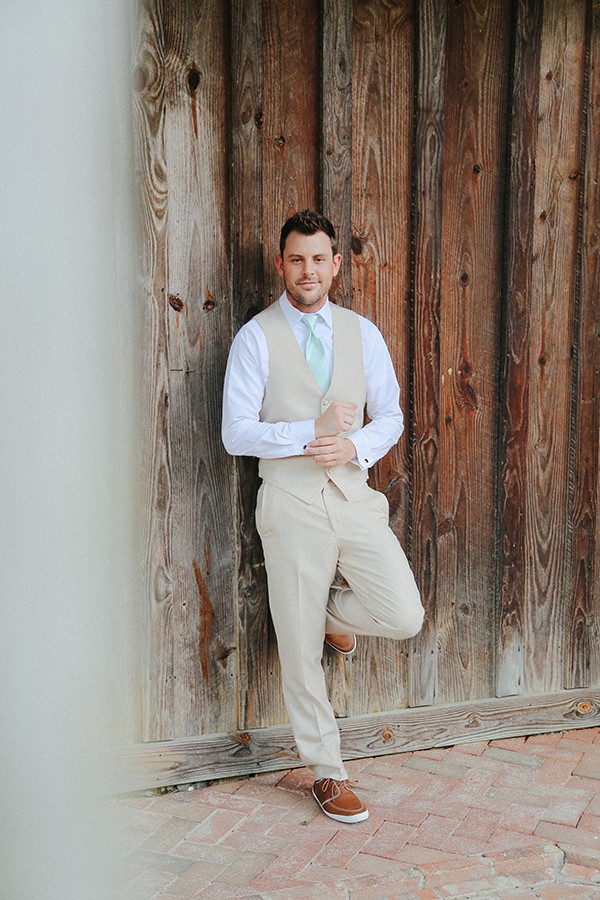 mint-and-peach-farm-wedding-in-georgia