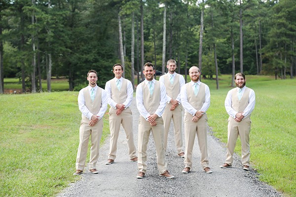 mint-and-peach-farm-wedding-in-georgia