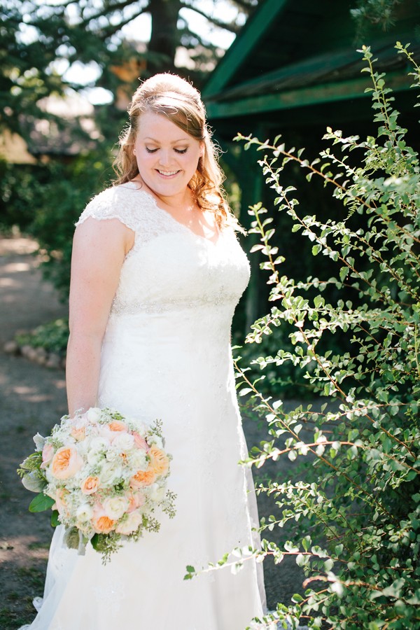 navy-peach-and-burlap-filled-wedding