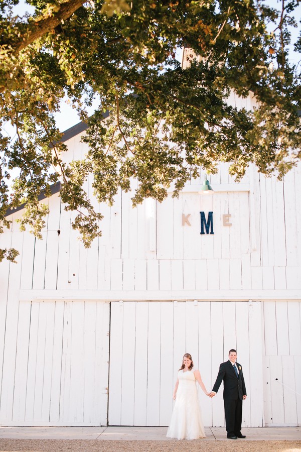 navy-peach-and-burlap-filled-wedding