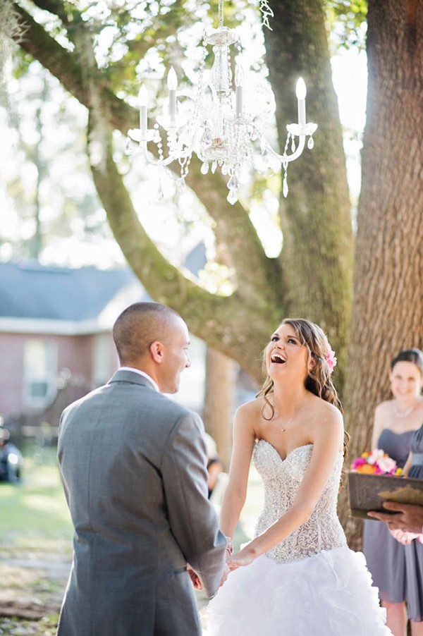 outdoor-wedding-with-bright-color